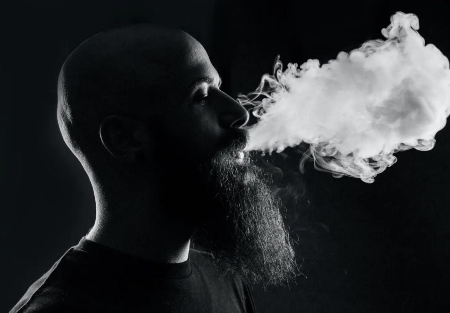 vape-smoke-beard